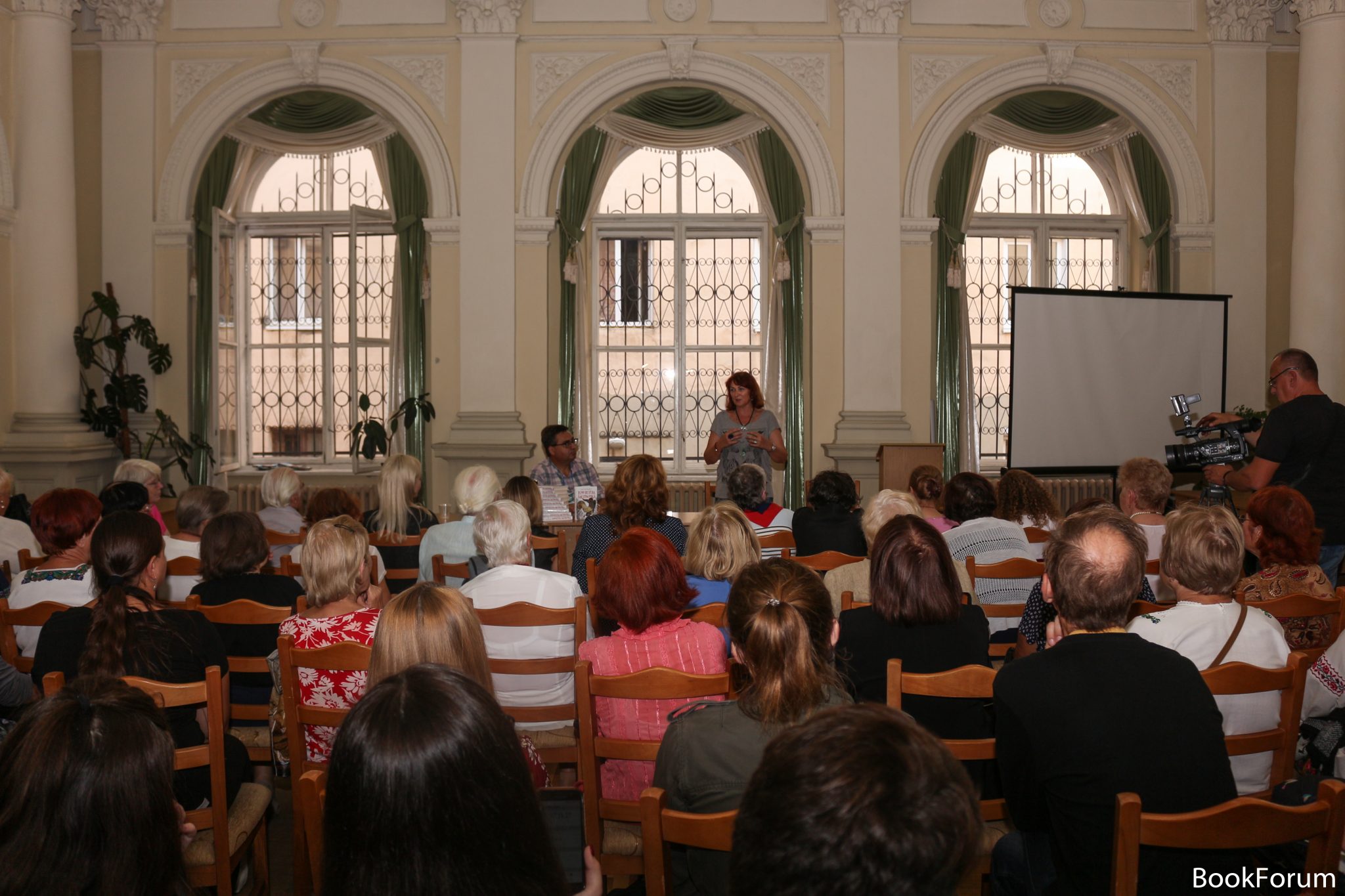 Презентація книги Ірен Роздобудько «Прилетіла ластівочка»